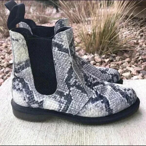 Dr Martens Women Flora Chelsea Ankle Boots Size 5 Light Gray Snake Print
